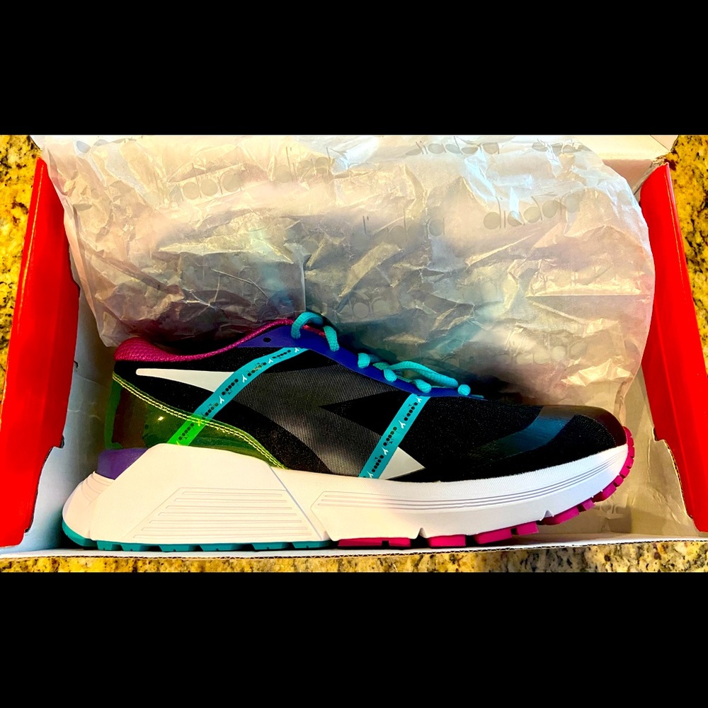 Men’s Diadora Running Some. NEVER WORN! Size 9.5